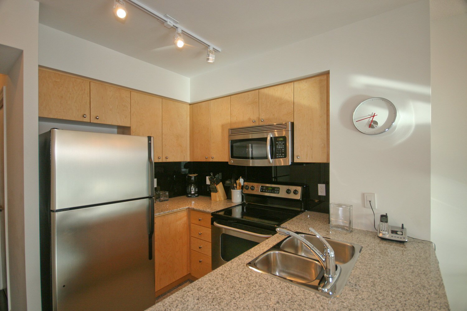 Yorkville Apartment - kitchen