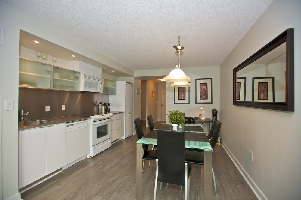 Sports District Apartments - dining area