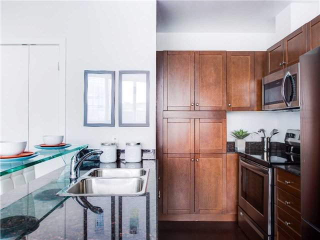 Yorkville Apartment – bedroom